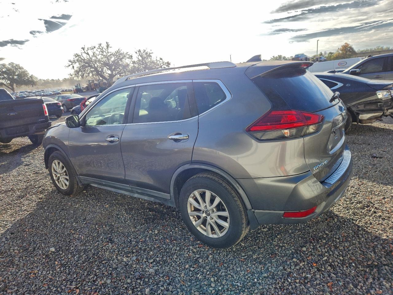 2017 NISSAN ROGUE S photo 2