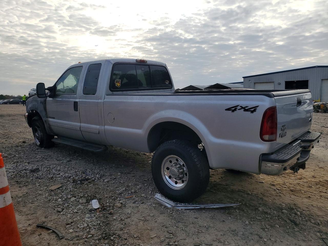 2002 FORD F350 SRW SUPER DUTY photo 5