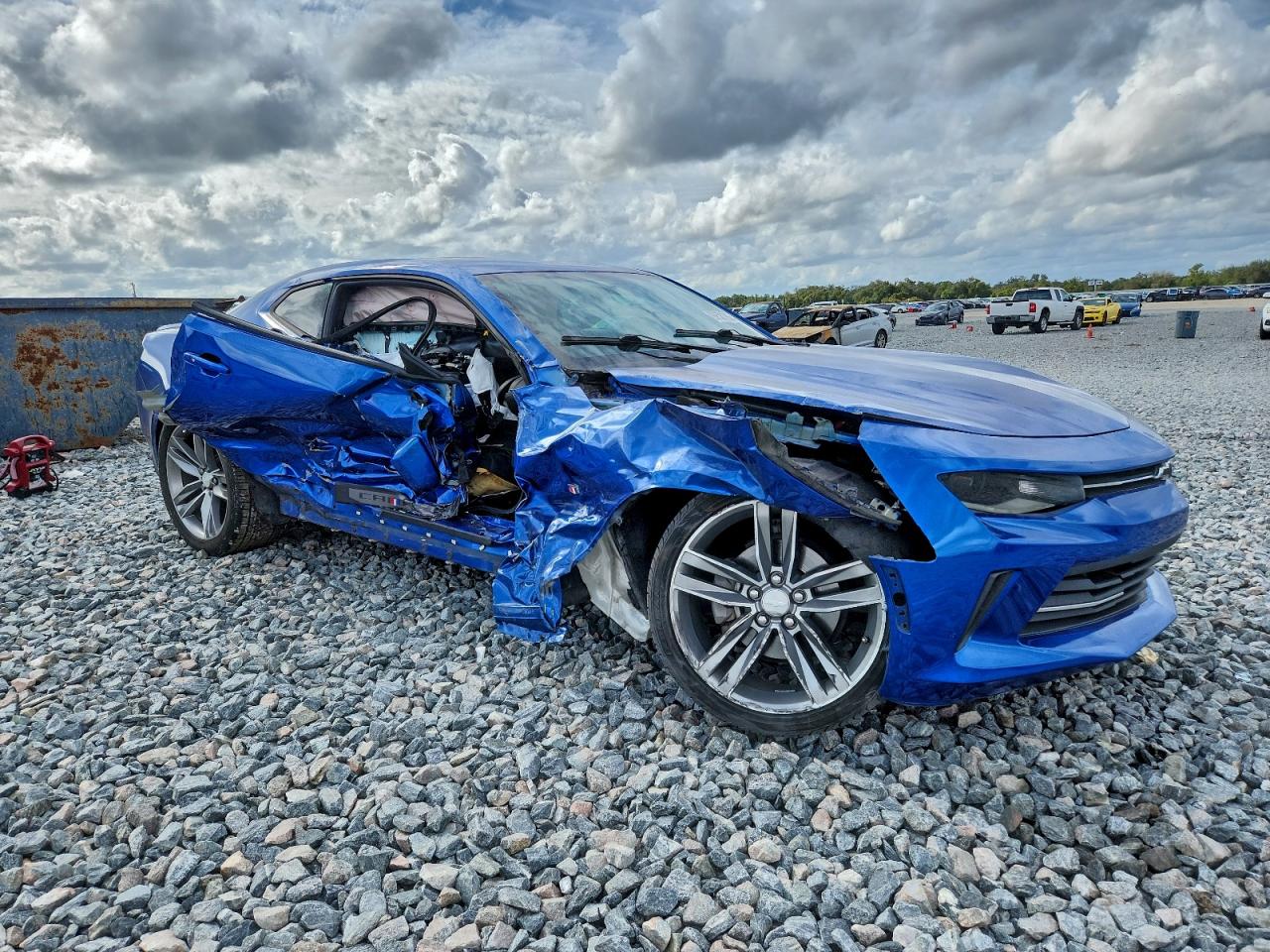 2017 CHEVROLET CAMARO LT photo 4