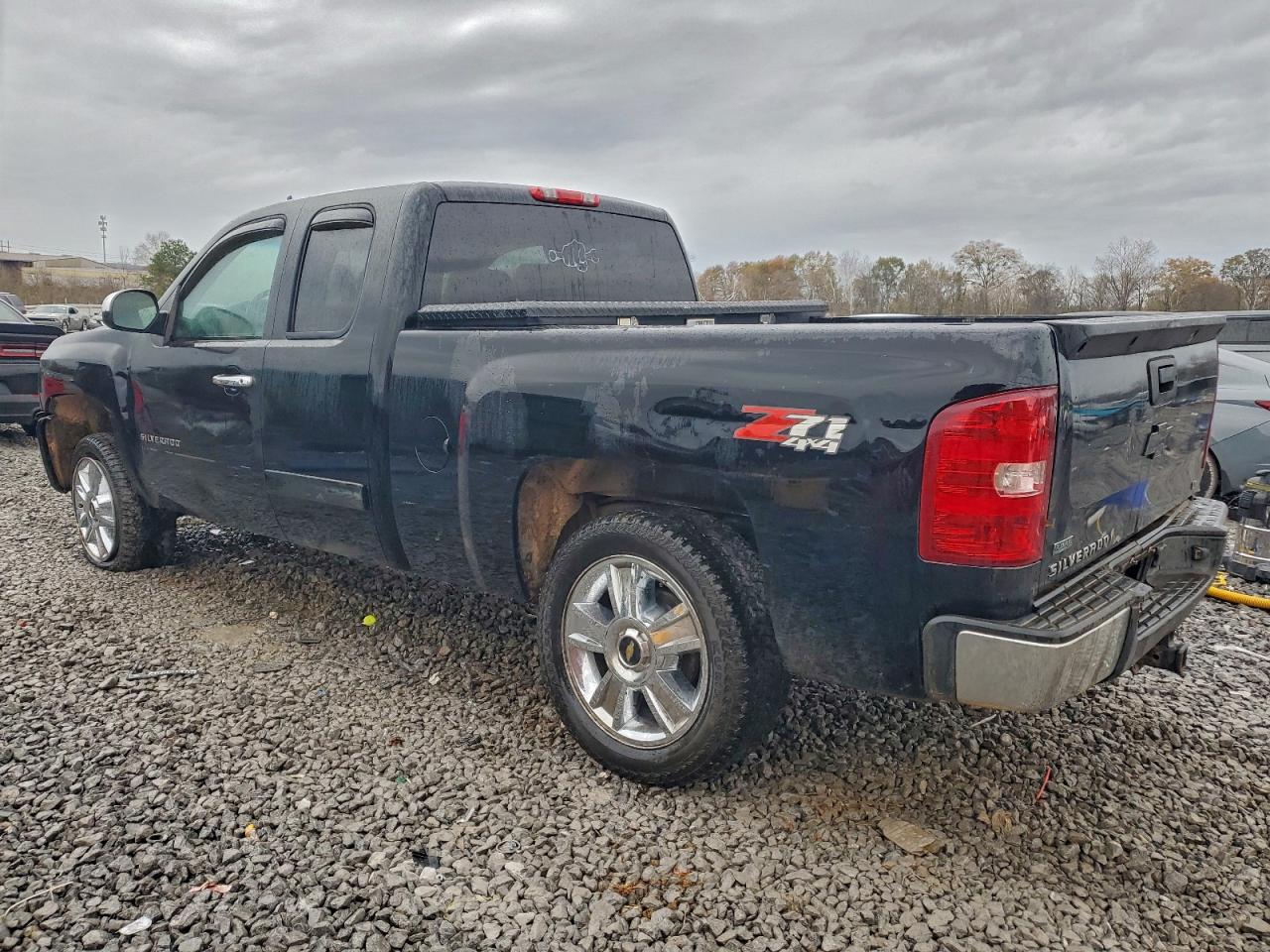 2010 CHEVROLET SILVERADO K1500 LT photo 2