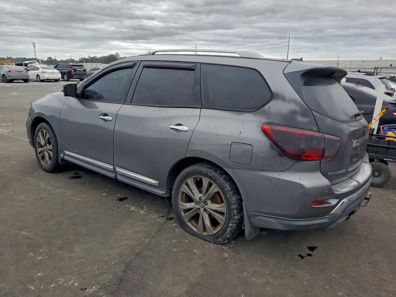 2017 NISSAN PATHFINDER S photo 2