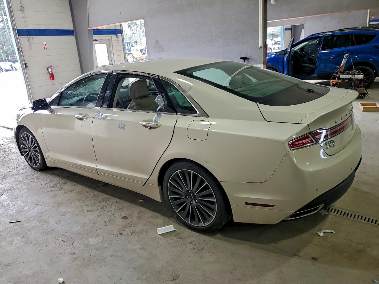 2016 LINCOLN MKZ HYBRID photo 2