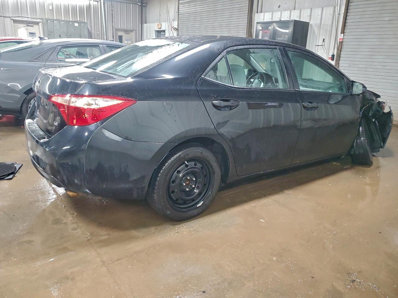 2017 TOYOTA COROLLA L photo 3