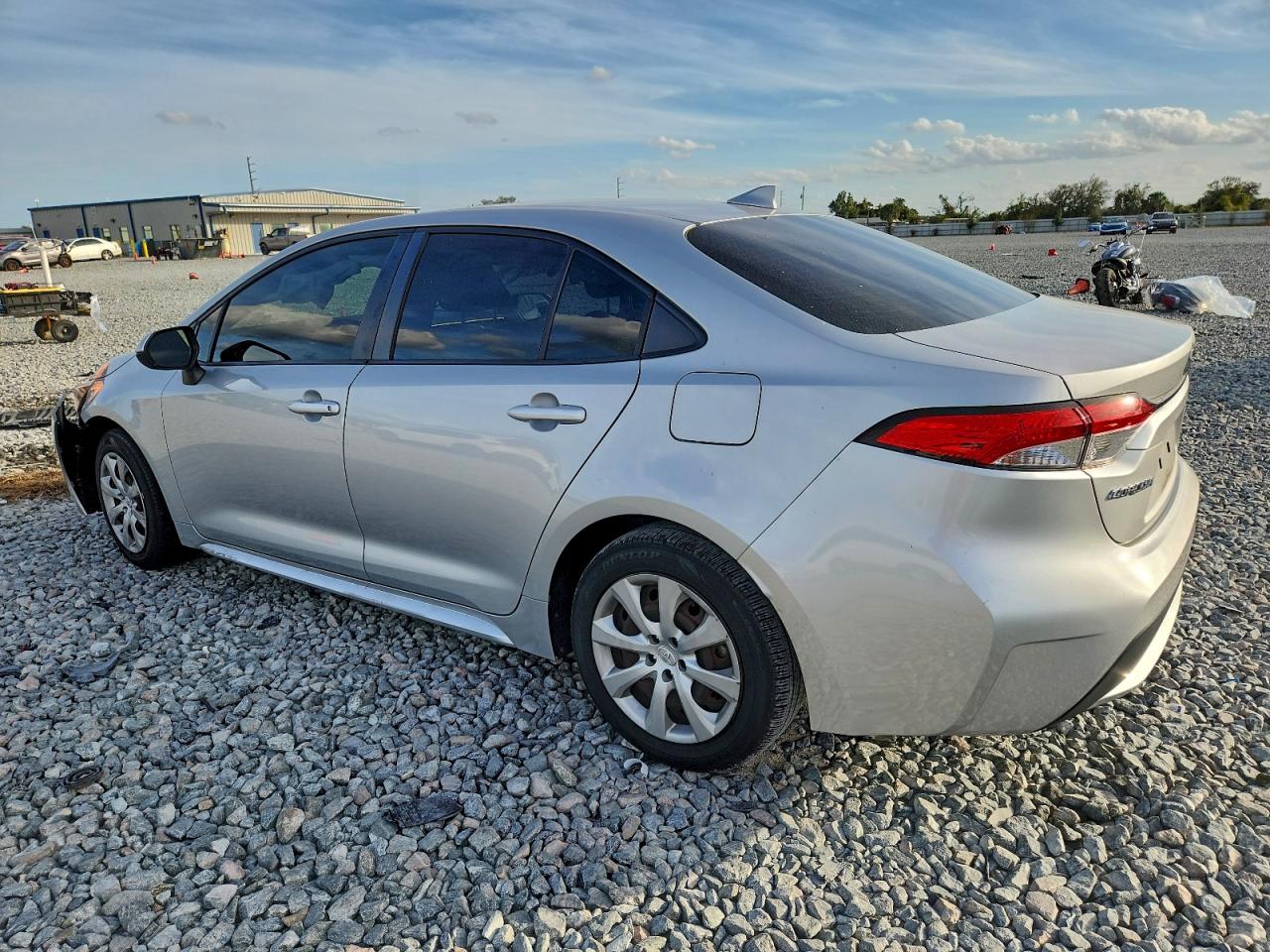 2021 TOYOTA COROLLA LE photo 3