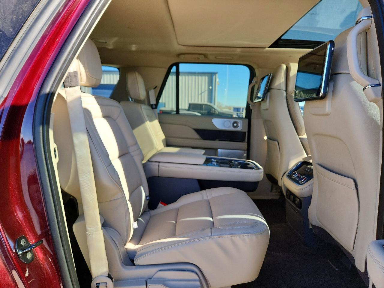 2019 LINCOLN NAVIGATOR L RESERVE photo 11