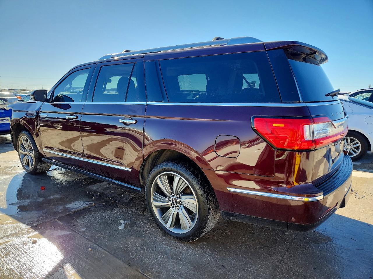 2019 LINCOLN NAVIGATOR L RESERVE photo 2