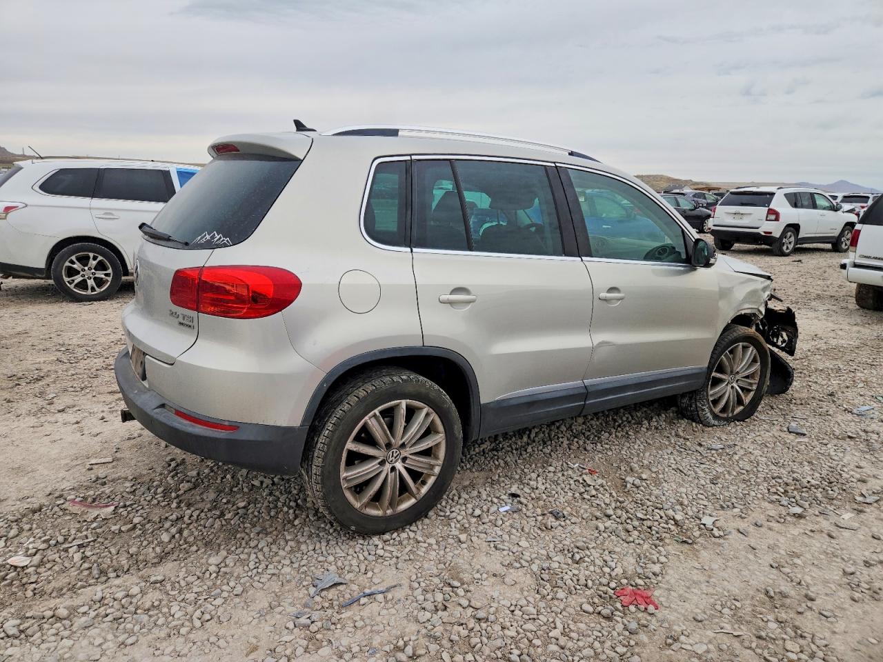 2013 VOLKSWAGEN TIGUAN S photo 3