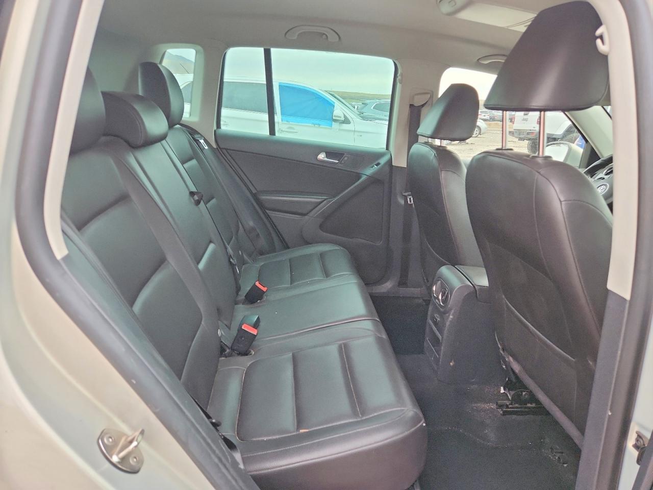 2013 VOLKSWAGEN TIGUAN S photo 10