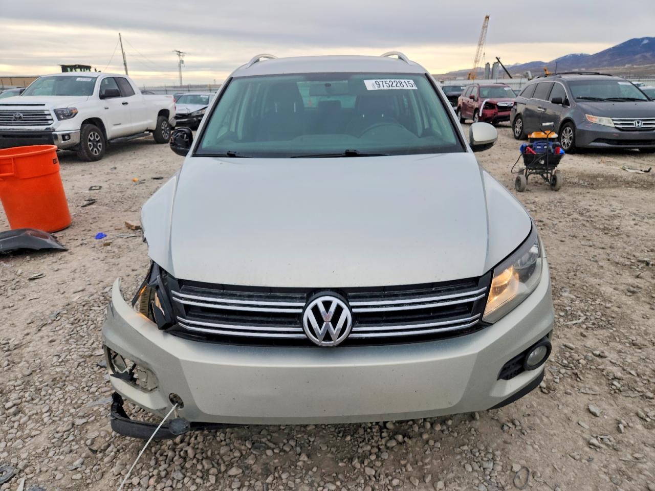 2013 VOLKSWAGEN TIGUAN S photo 5