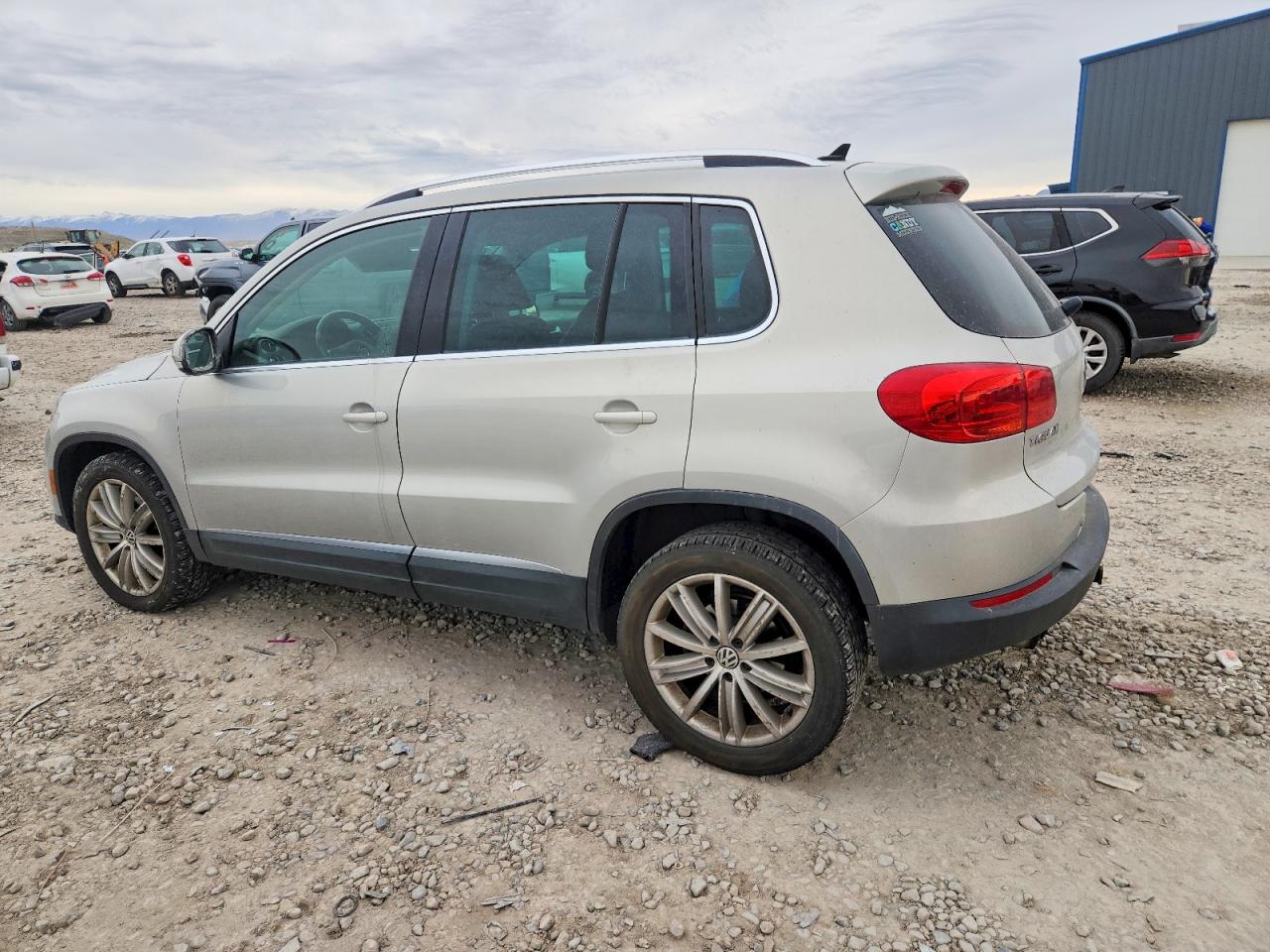 2013 VOLKSWAGEN TIGUAN S photo 2