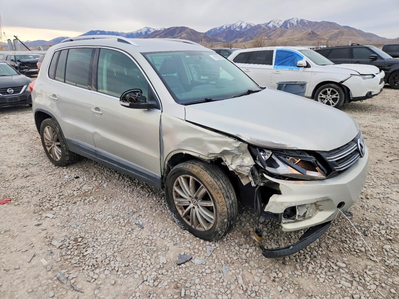 2013 VOLKSWAGEN TIGUAN S photo 4