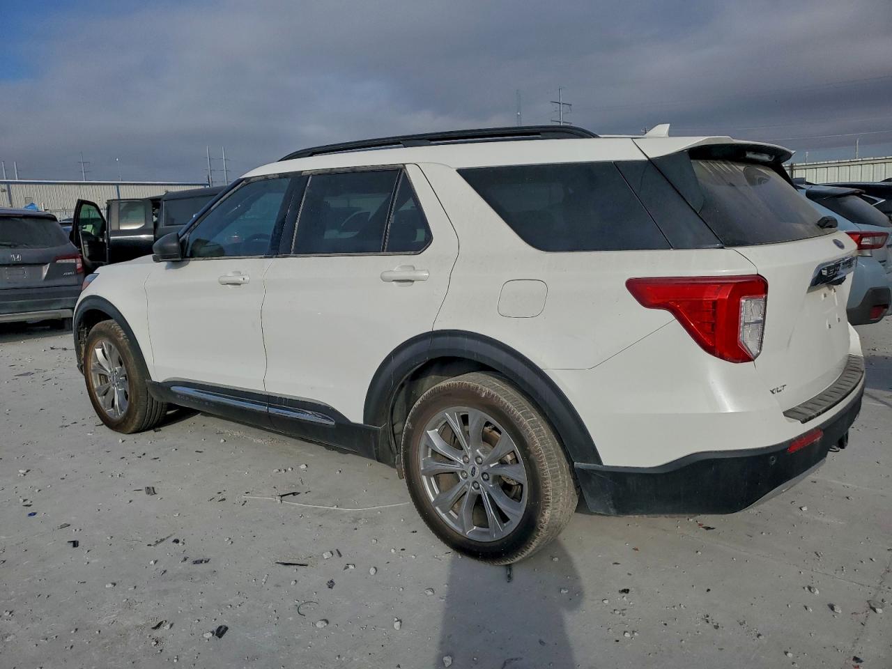 2020 FORD EXPLORER XLT photo 4