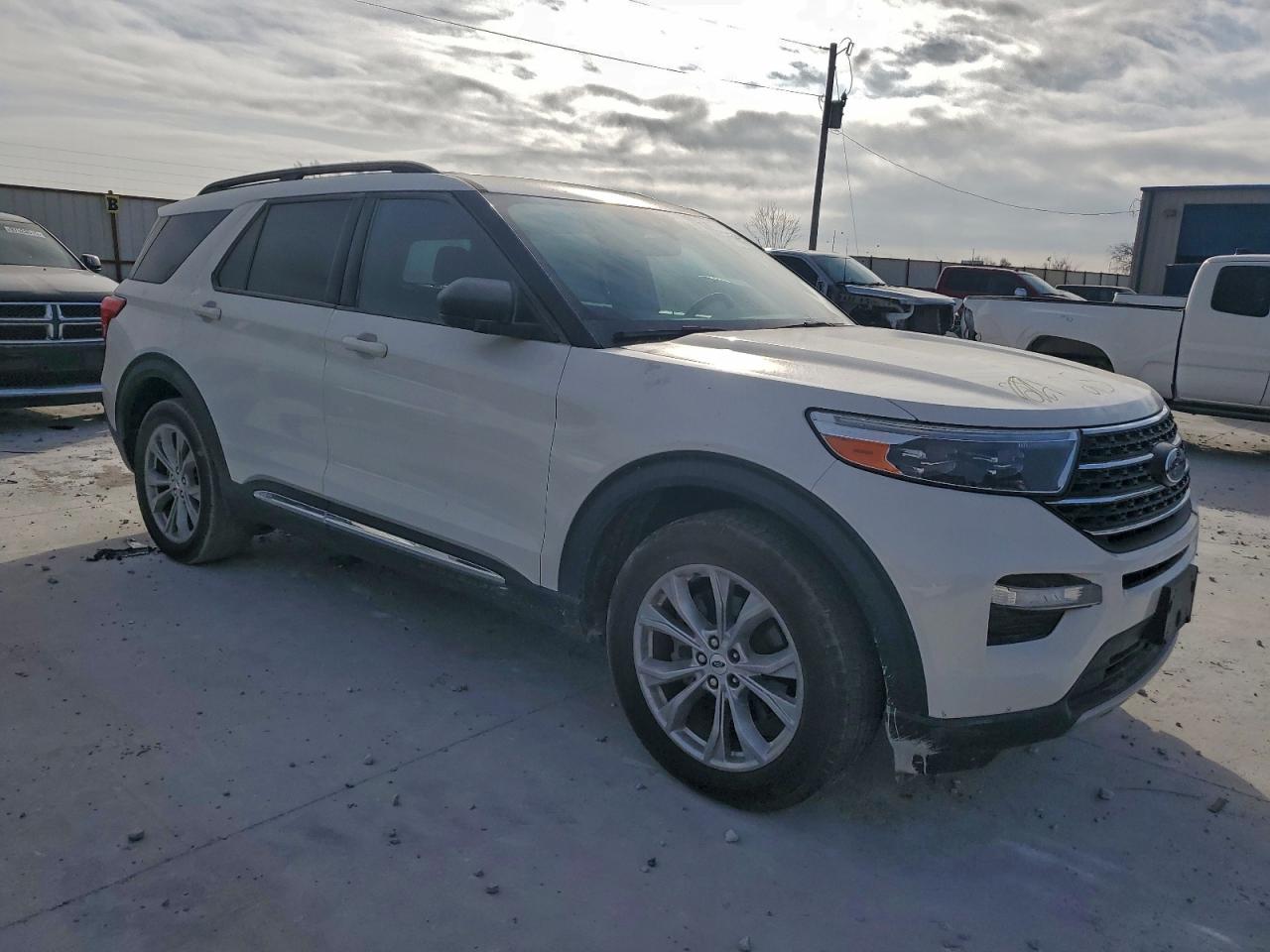 2020 FORD EXPLORER XLT photo 10