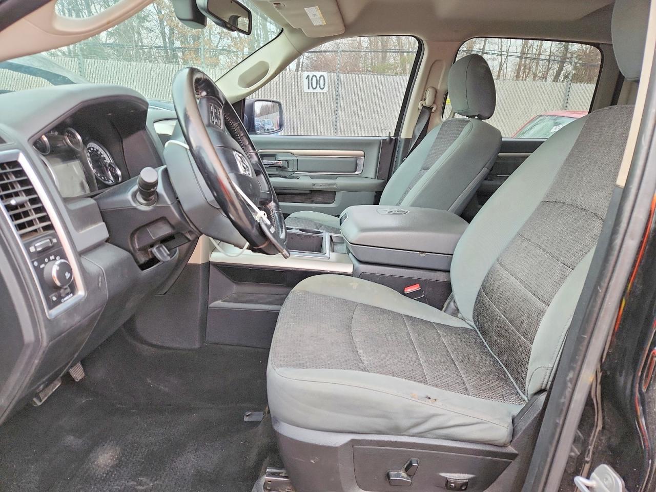 2014 RAM 1500 SLT photo 13
