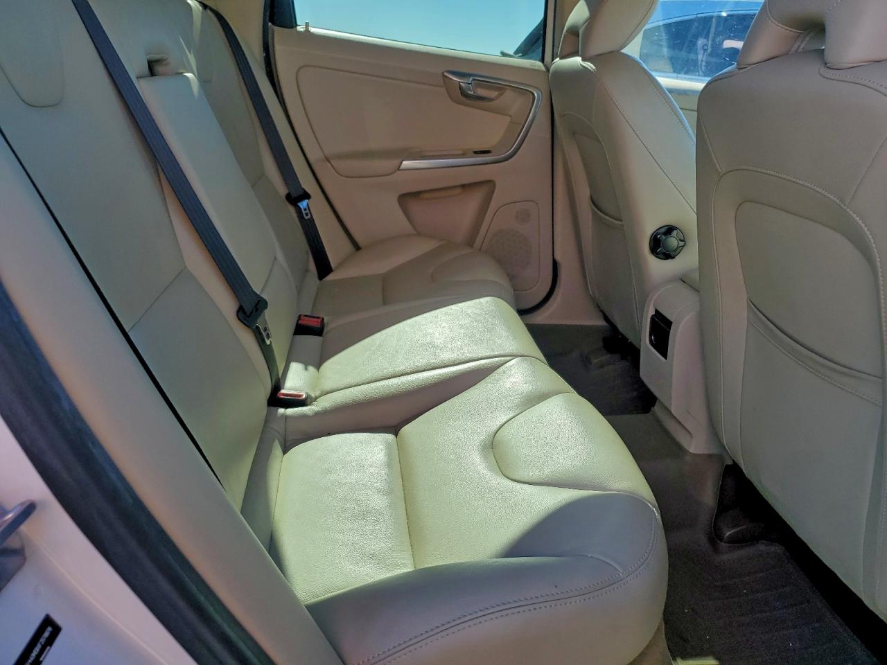 2015 VOLVO XC60 T5 PREMIER photo 31