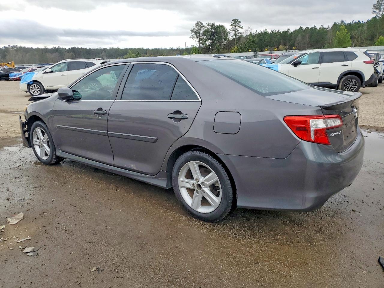 2014 TOYOTA CAMRY SE photo 2
