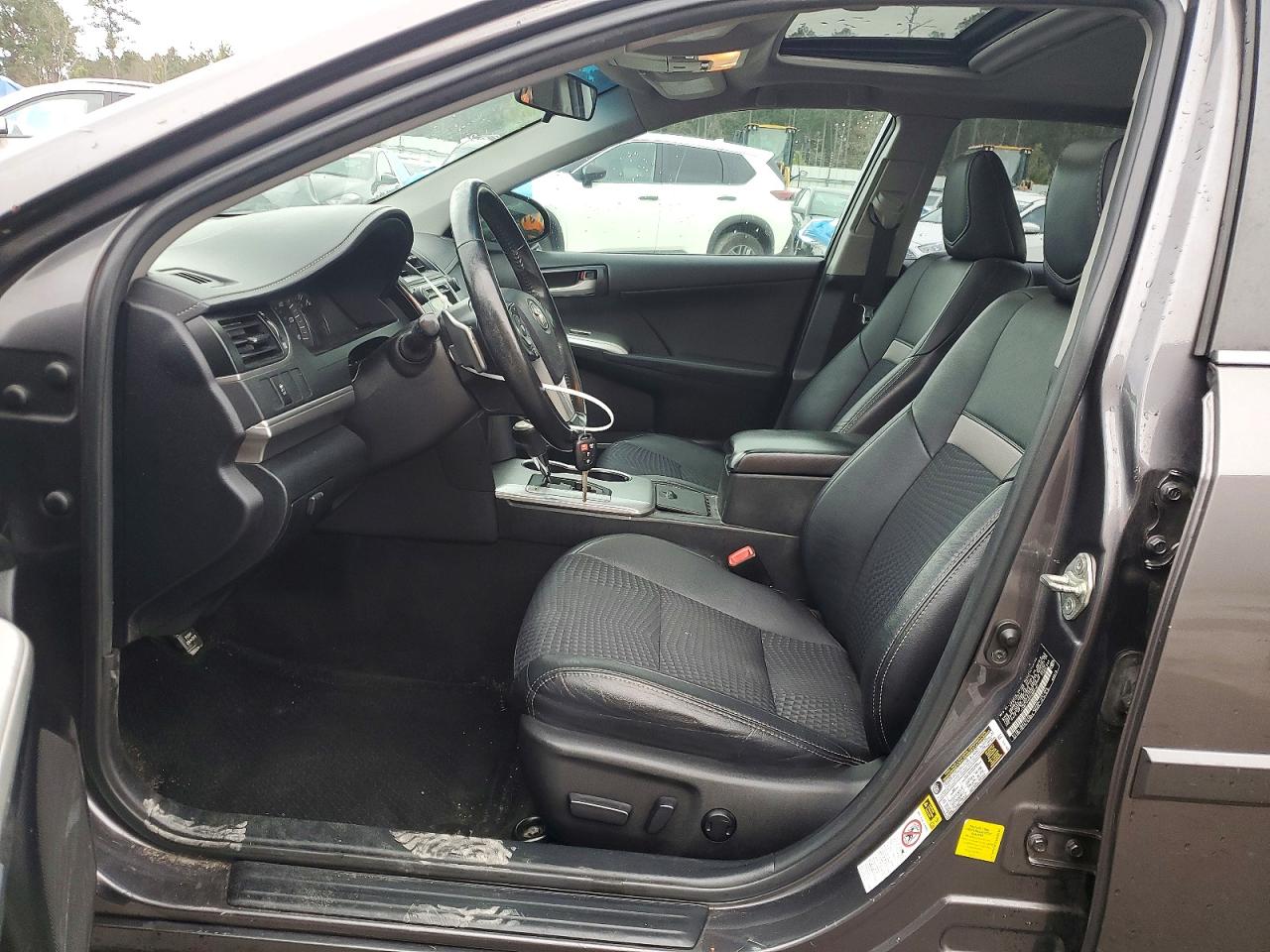 2014 TOYOTA CAMRY SE photo 7