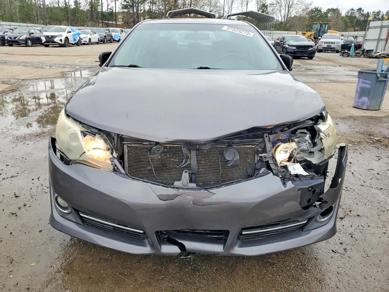 2014 TOYOTA CAMRY SE photo 5