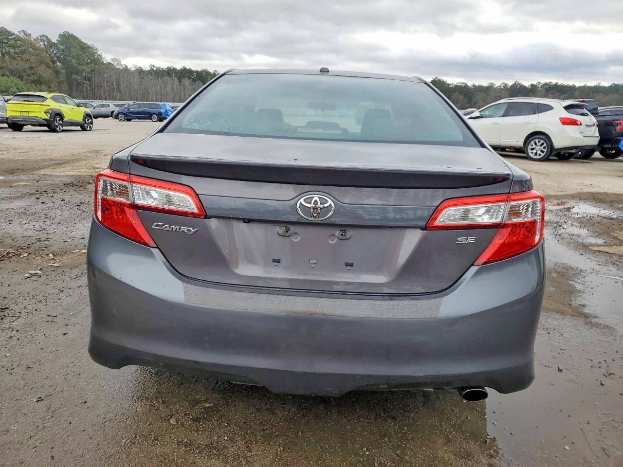 2014 TOYOTA CAMRY SE photo 6