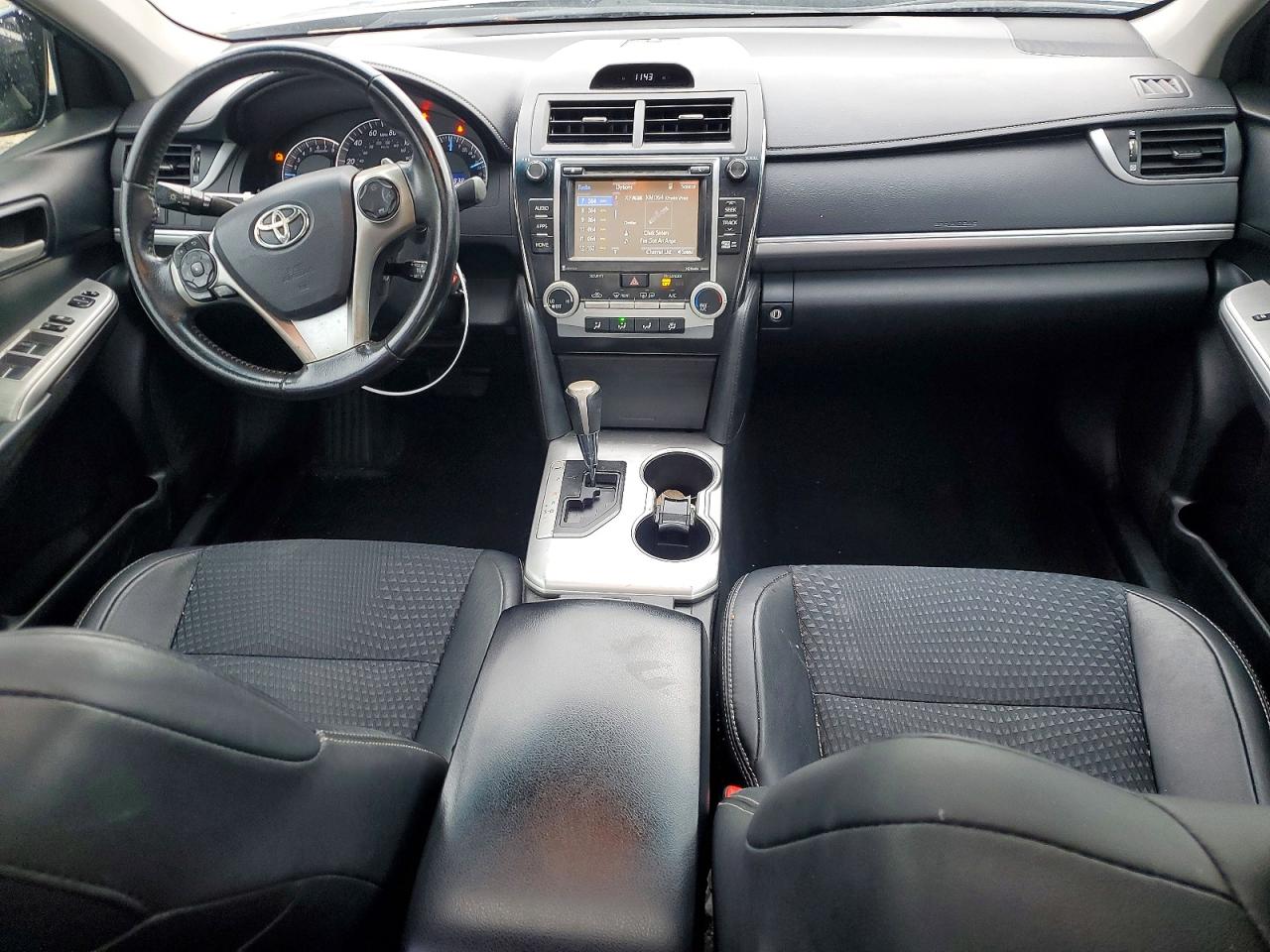 2014 TOYOTA CAMRY SE photo 8