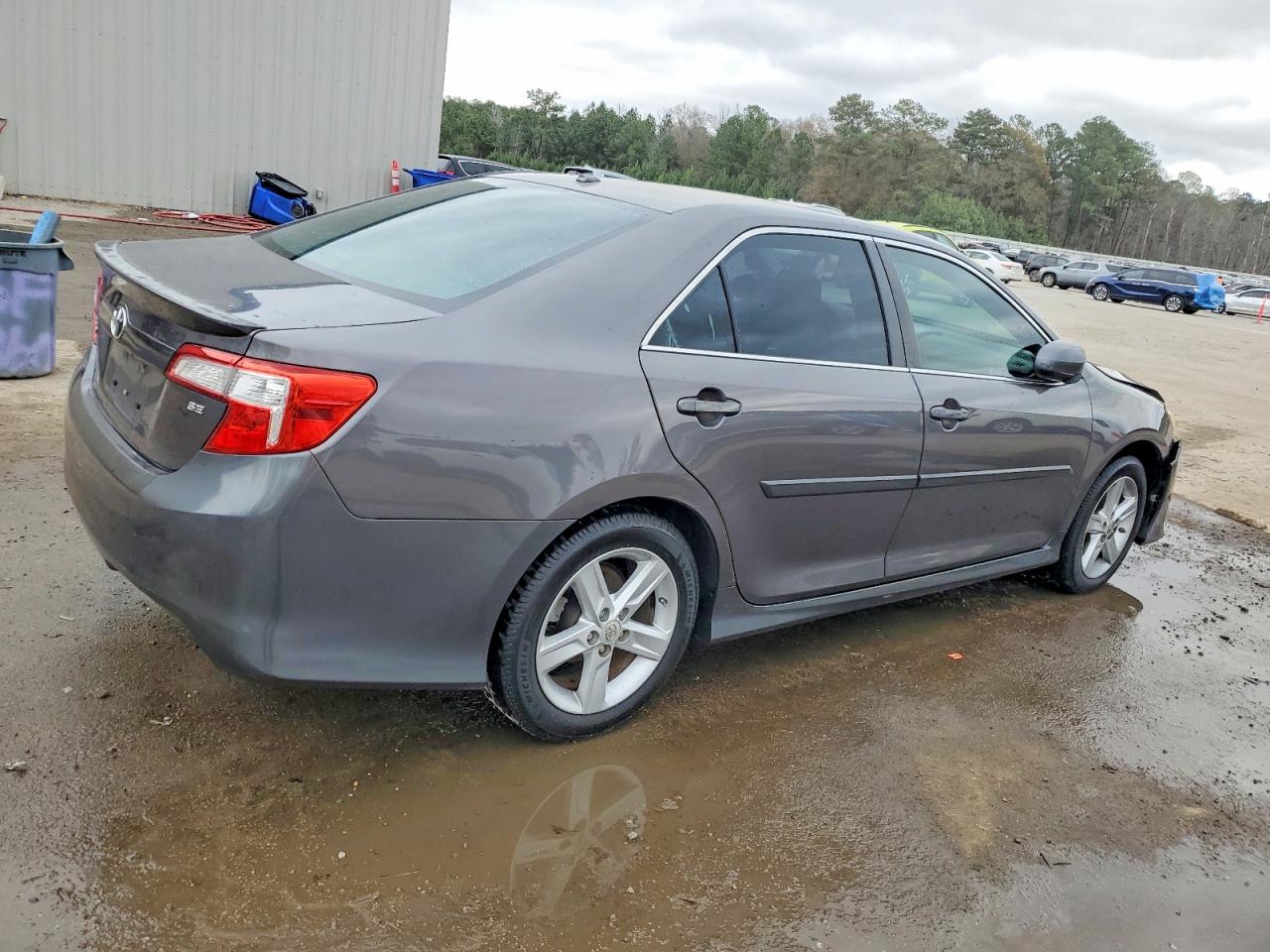 2014 TOYOTA CAMRY SE photo 3