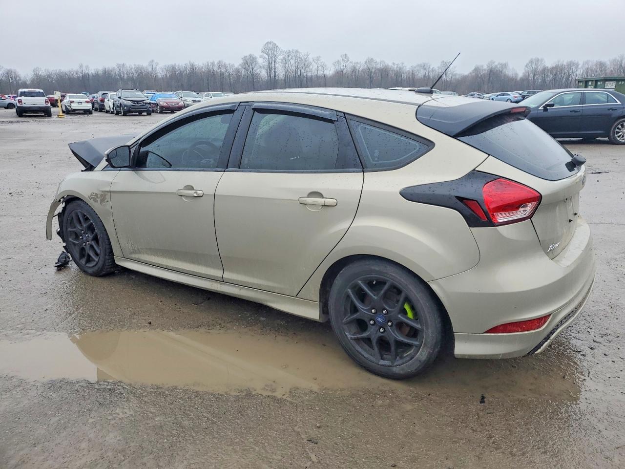 2015 FORD FOCUS SE photo 2