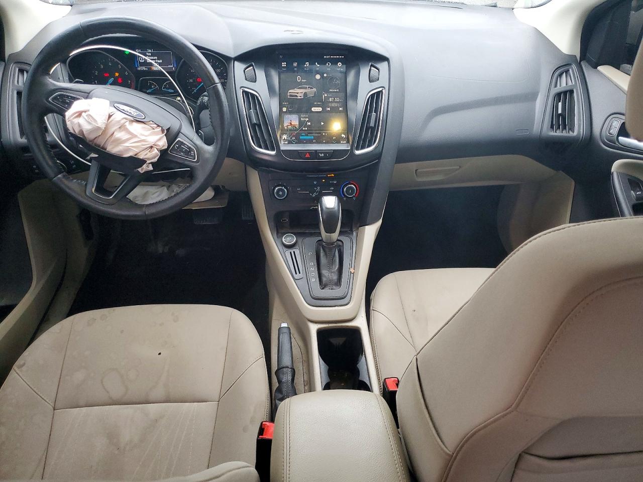 2015 FORD FOCUS SE photo 8