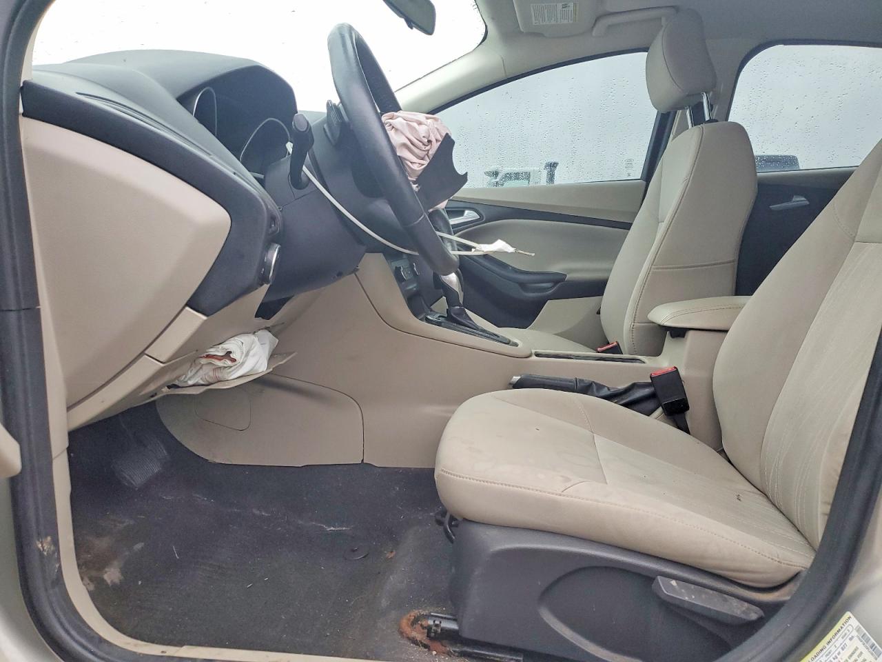 2015 FORD FOCUS SE photo 7
