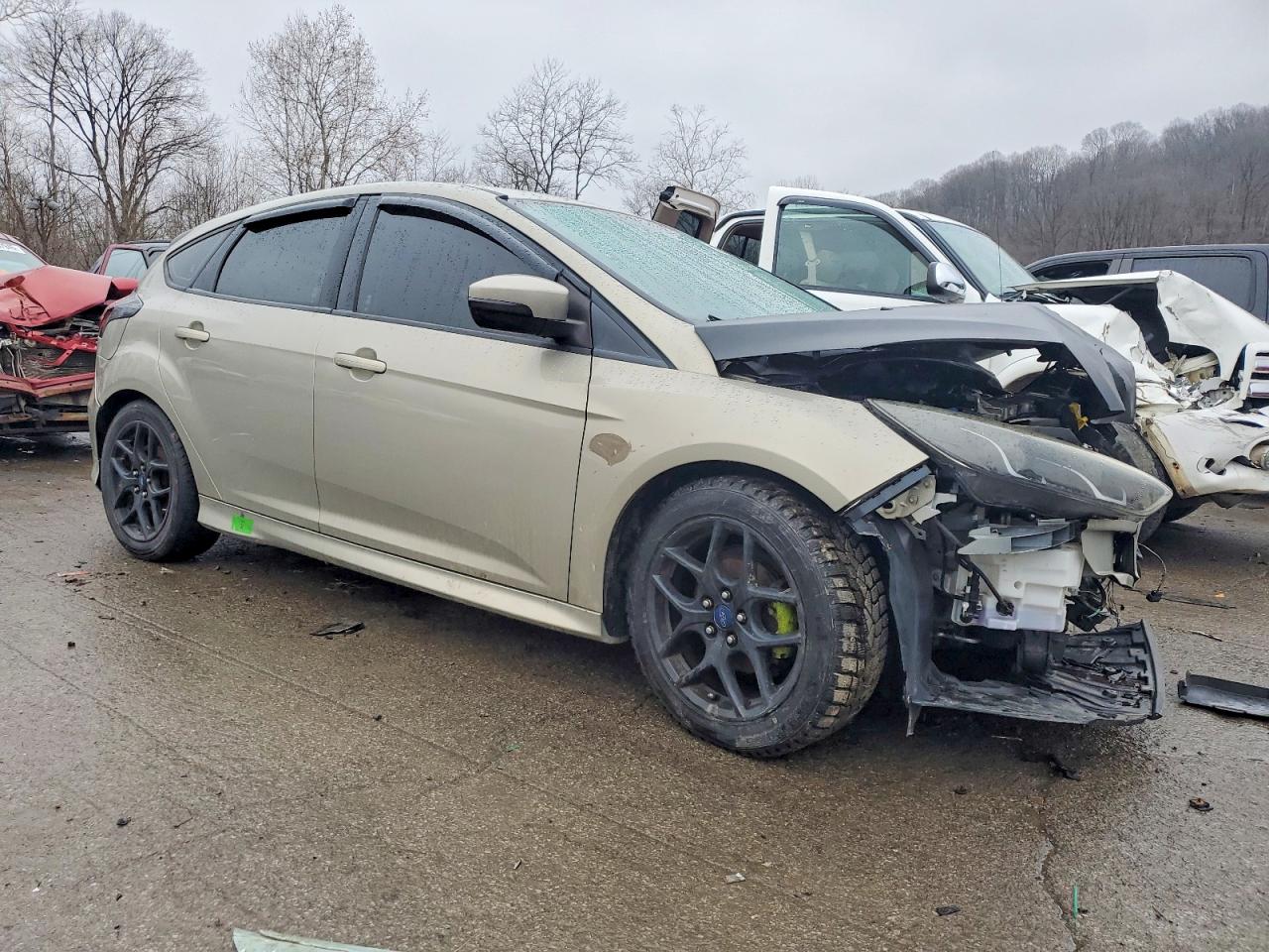 2015 FORD FOCUS SE photo 4