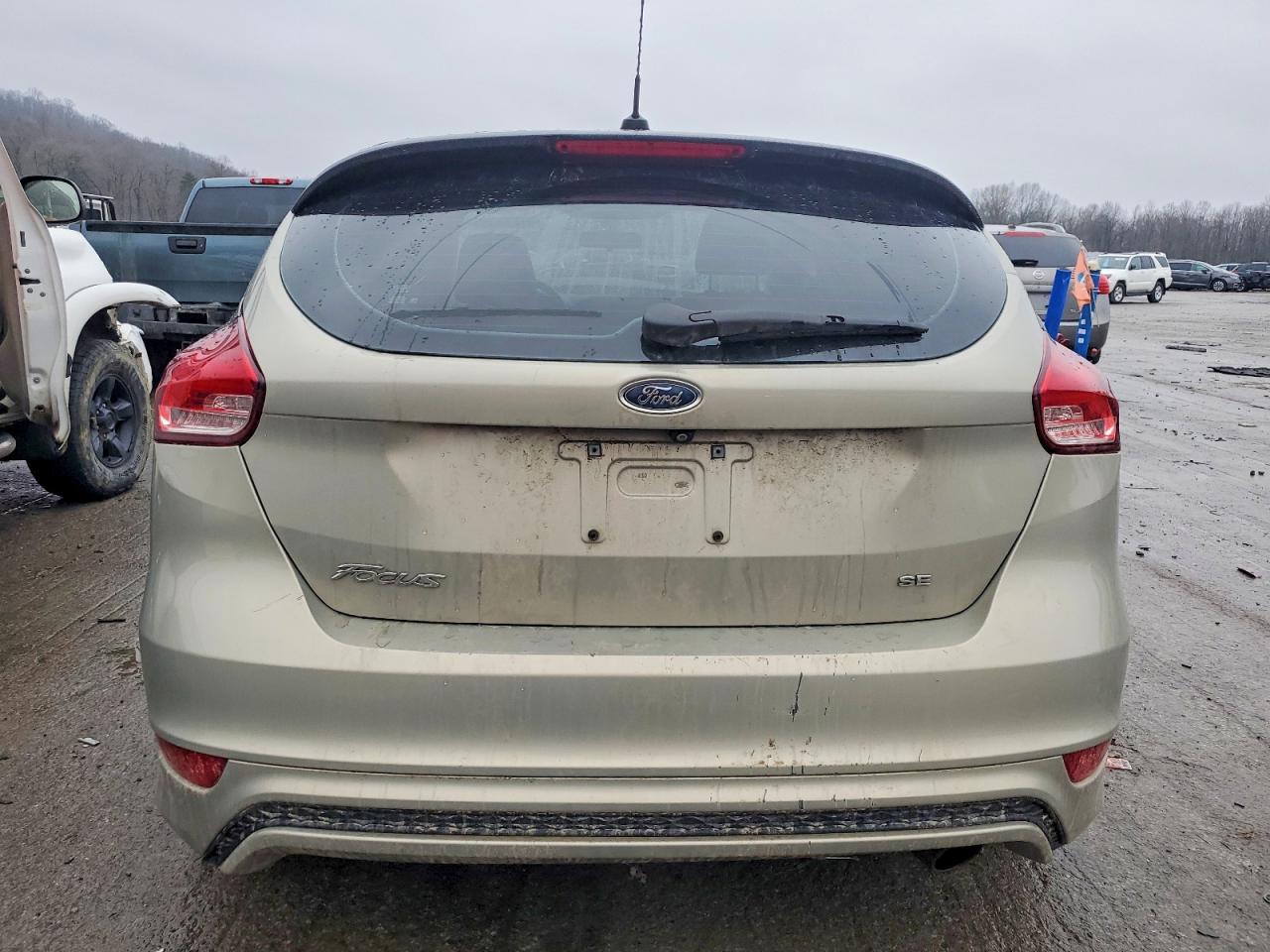 2015 FORD FOCUS SE photo 6