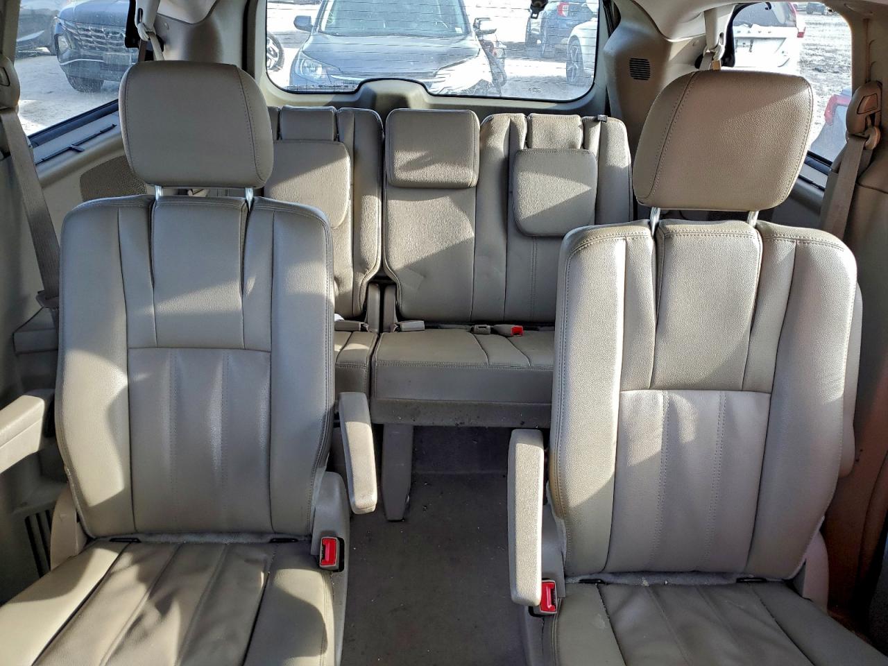 2015 CHRYSLER TOWN & COUNTRY TOURING photo 10