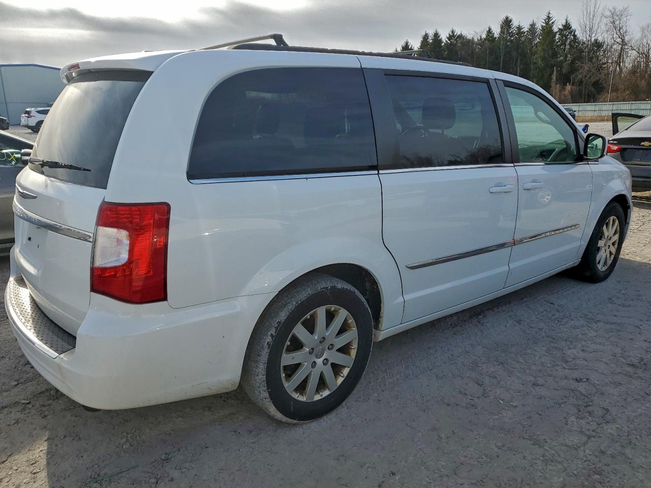 2015 CHRYSLER TOWN & COUNTRY TOURING photo 3