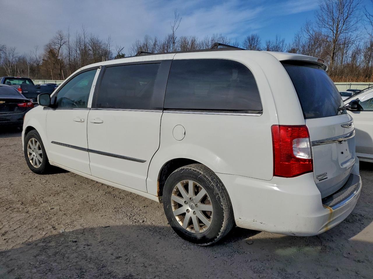 2015 CHRYSLER TOWN & COUNTRY TOURING photo 2