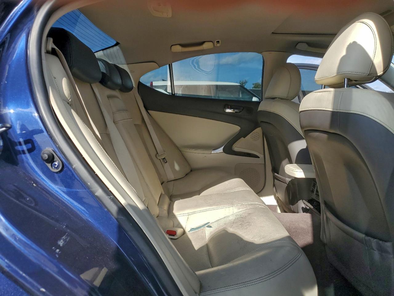 2011 LEXUS IS 250 photo 10