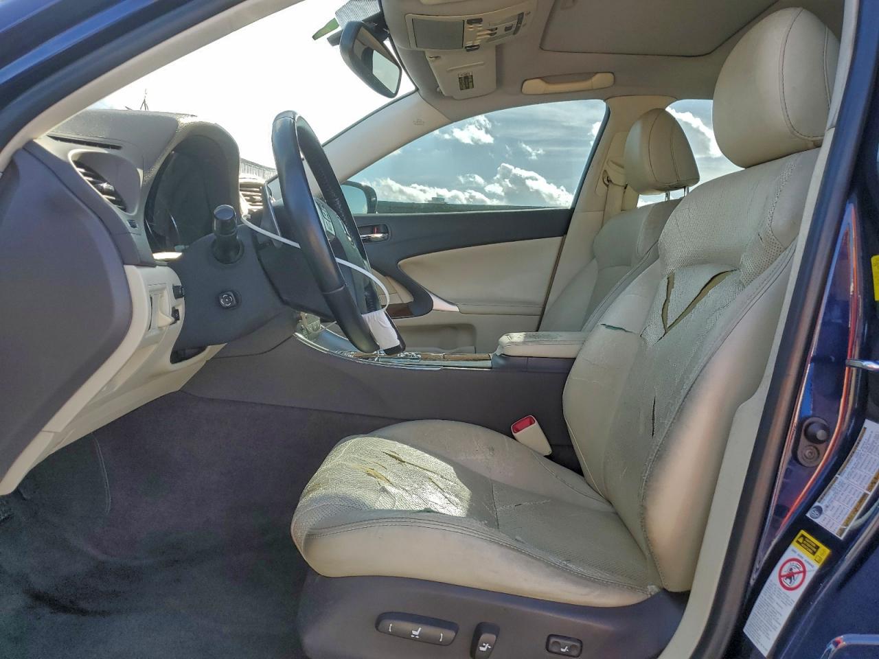 2011 LEXUS IS 250 photo 7
