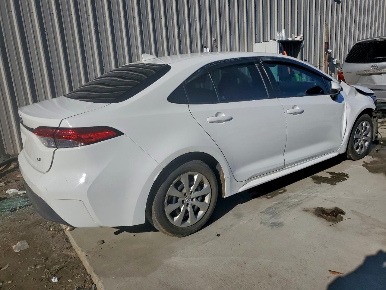 2023 TOYOTA COROLLA LE photo 3