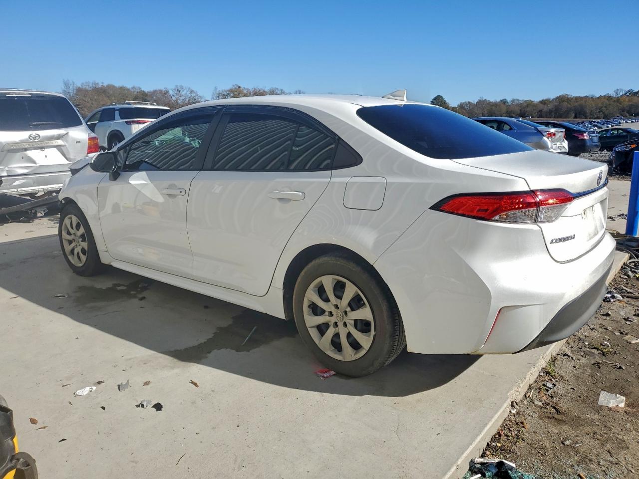 2023 TOYOTA COROLLA LE photo 2