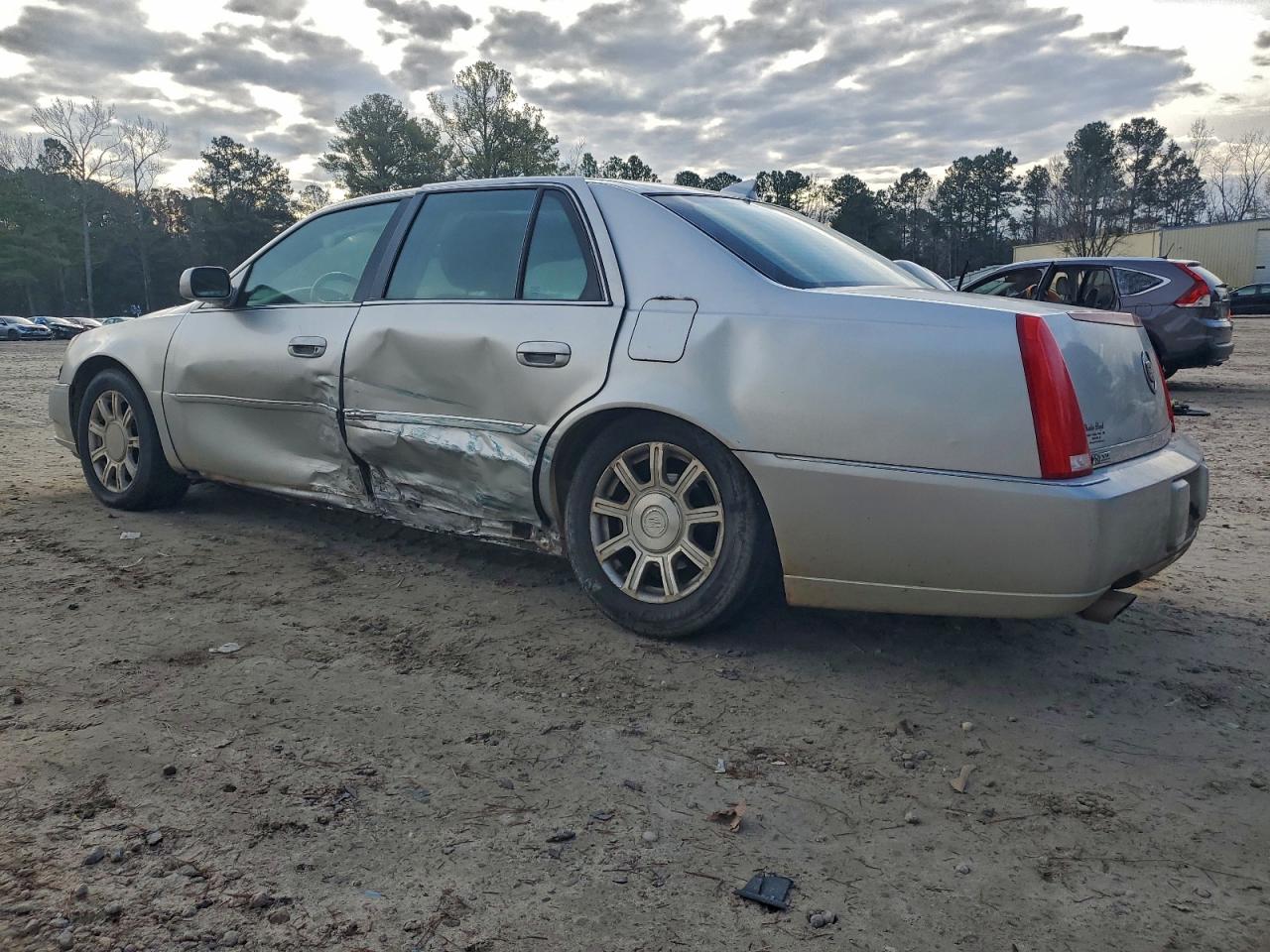 2010 CADILLAC DTS photo 2