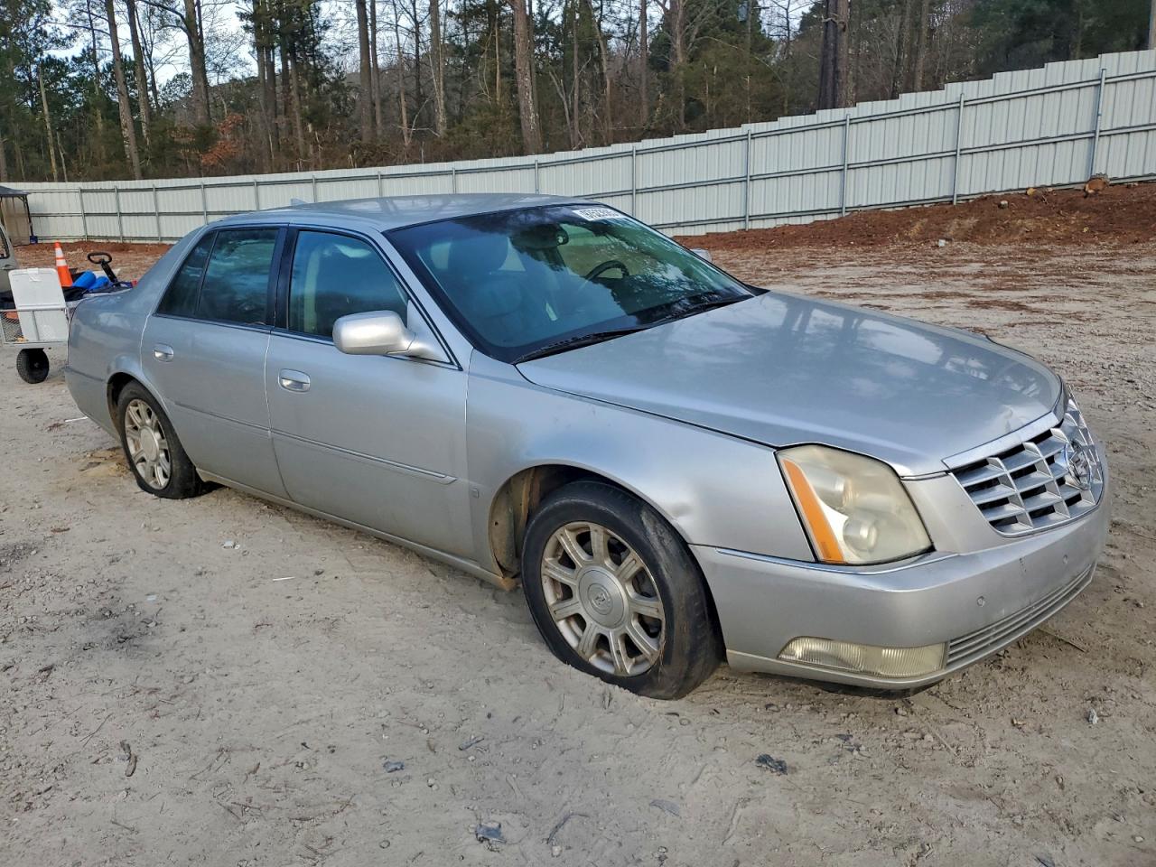 2010 CADILLAC DTS photo 4