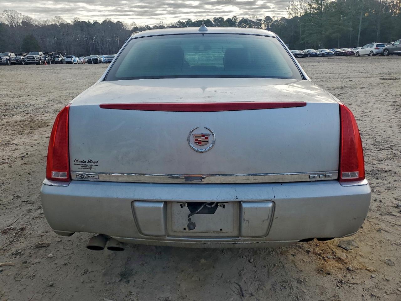 2010 CADILLAC DTS photo 6