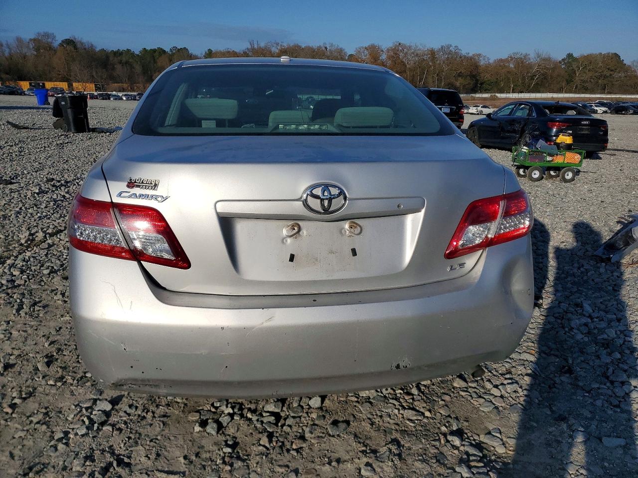 2011 TOYOTA CAMRY BASE photo 16