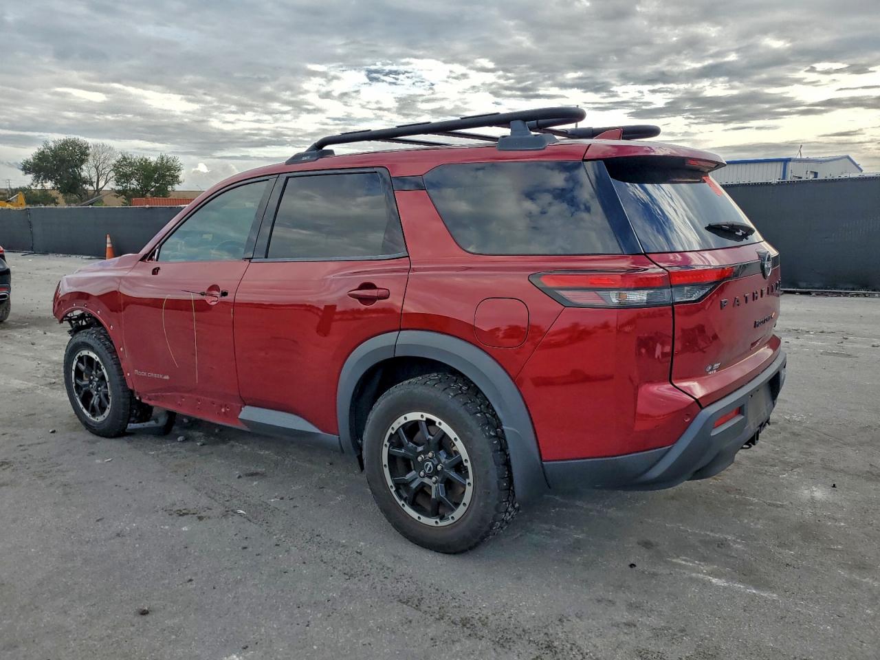 2023 NISSAN PATHFINDER SV photo 2
