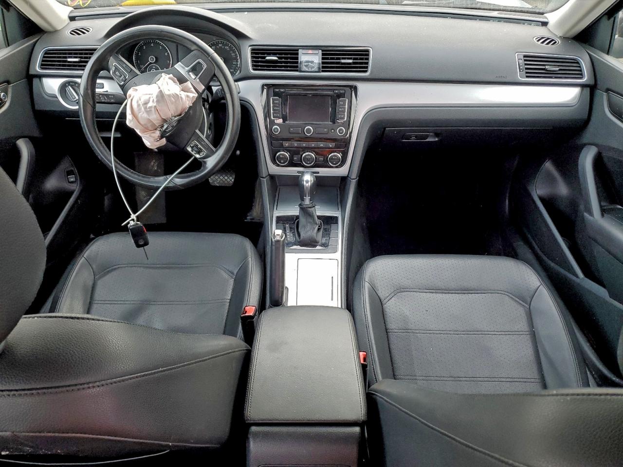 2012 VOLKSWAGEN PASSAT SE photo 8