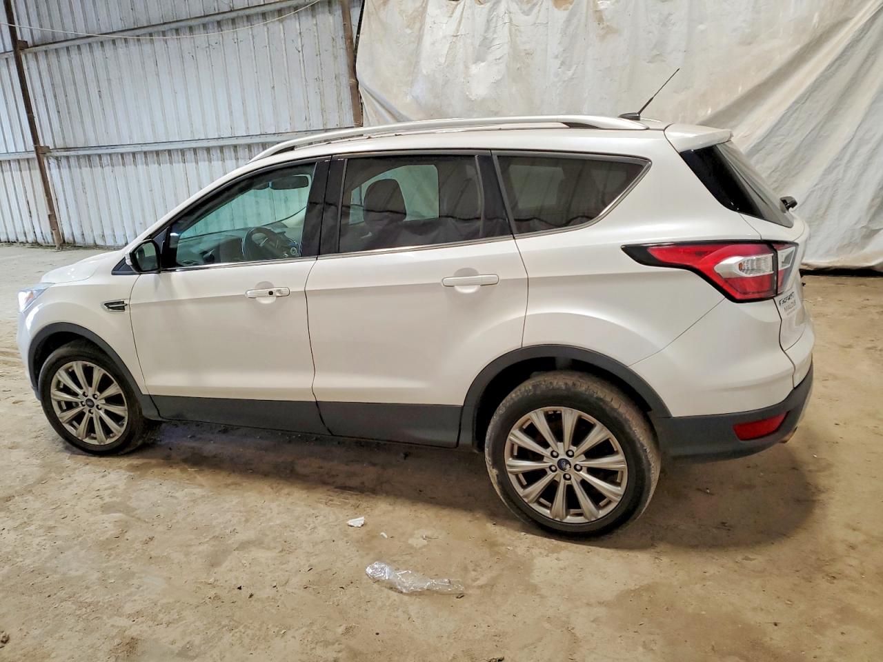 2017 FORD ESCAPE TITANIUM photo 2