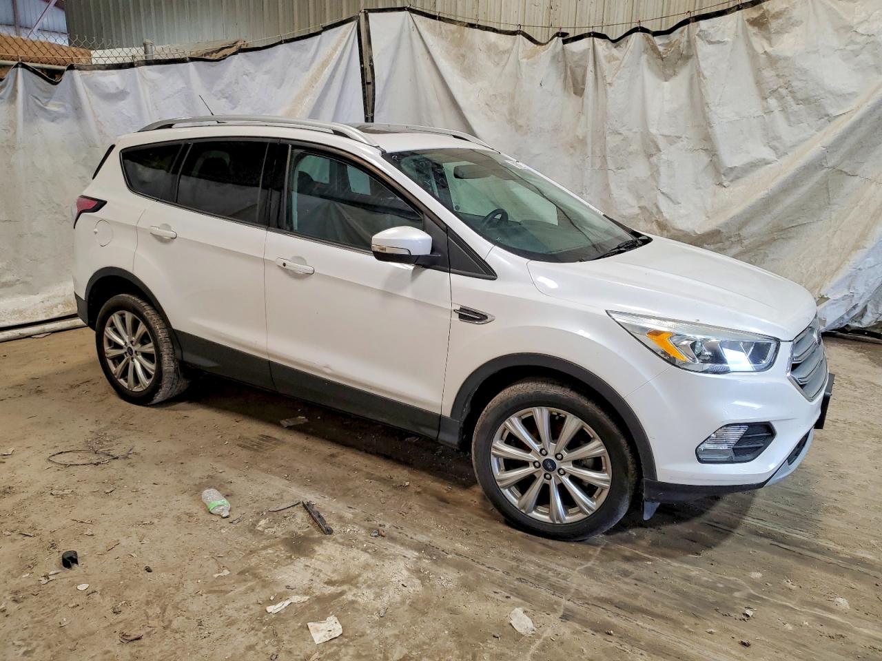 2017 FORD ESCAPE TITANIUM photo 4