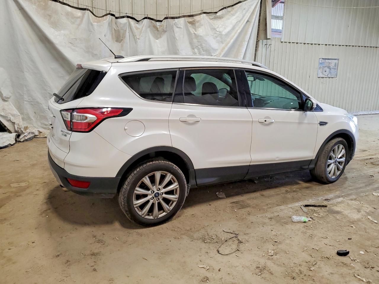 2017 FORD ESCAPE TITANIUM photo 3