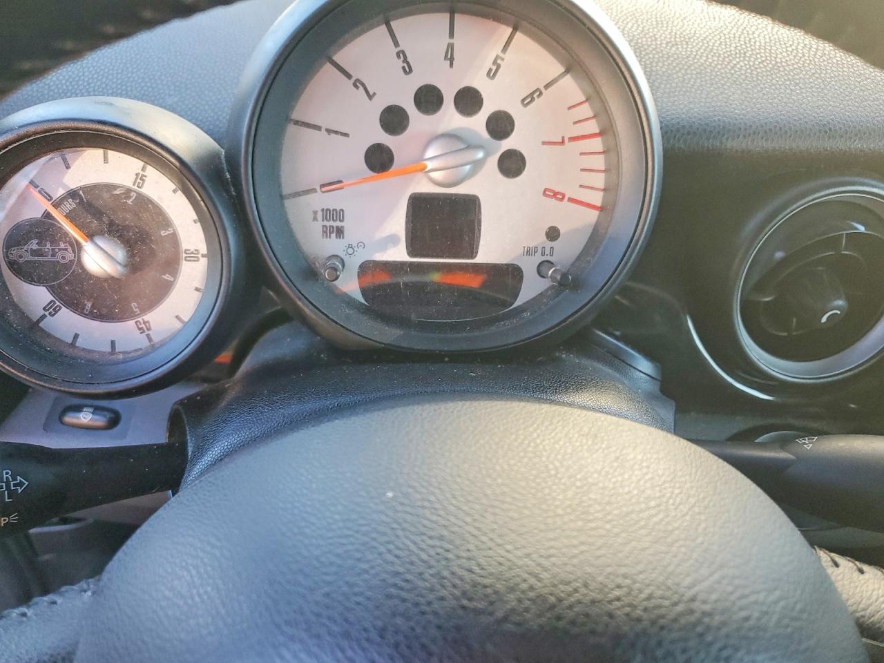 2011 MINI COOPER photo 9