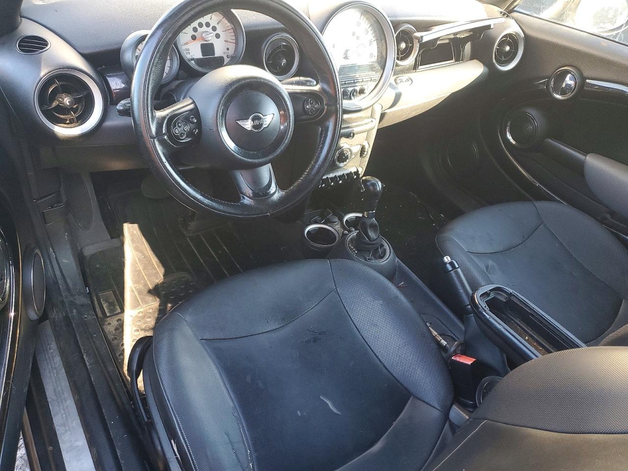 2011 MINI COOPER photo 8