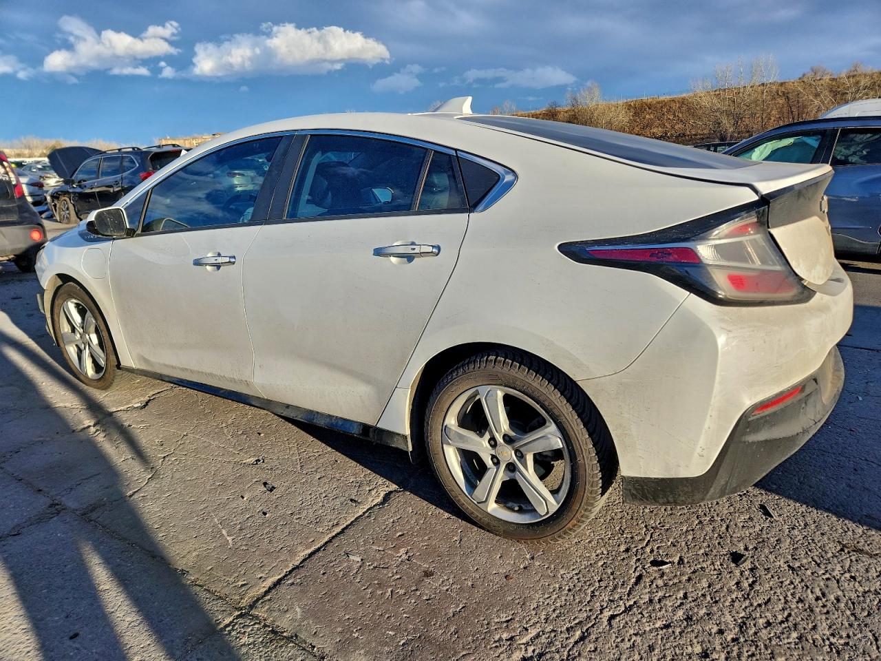 2017 CHEVROLET VOLT LT photo 2