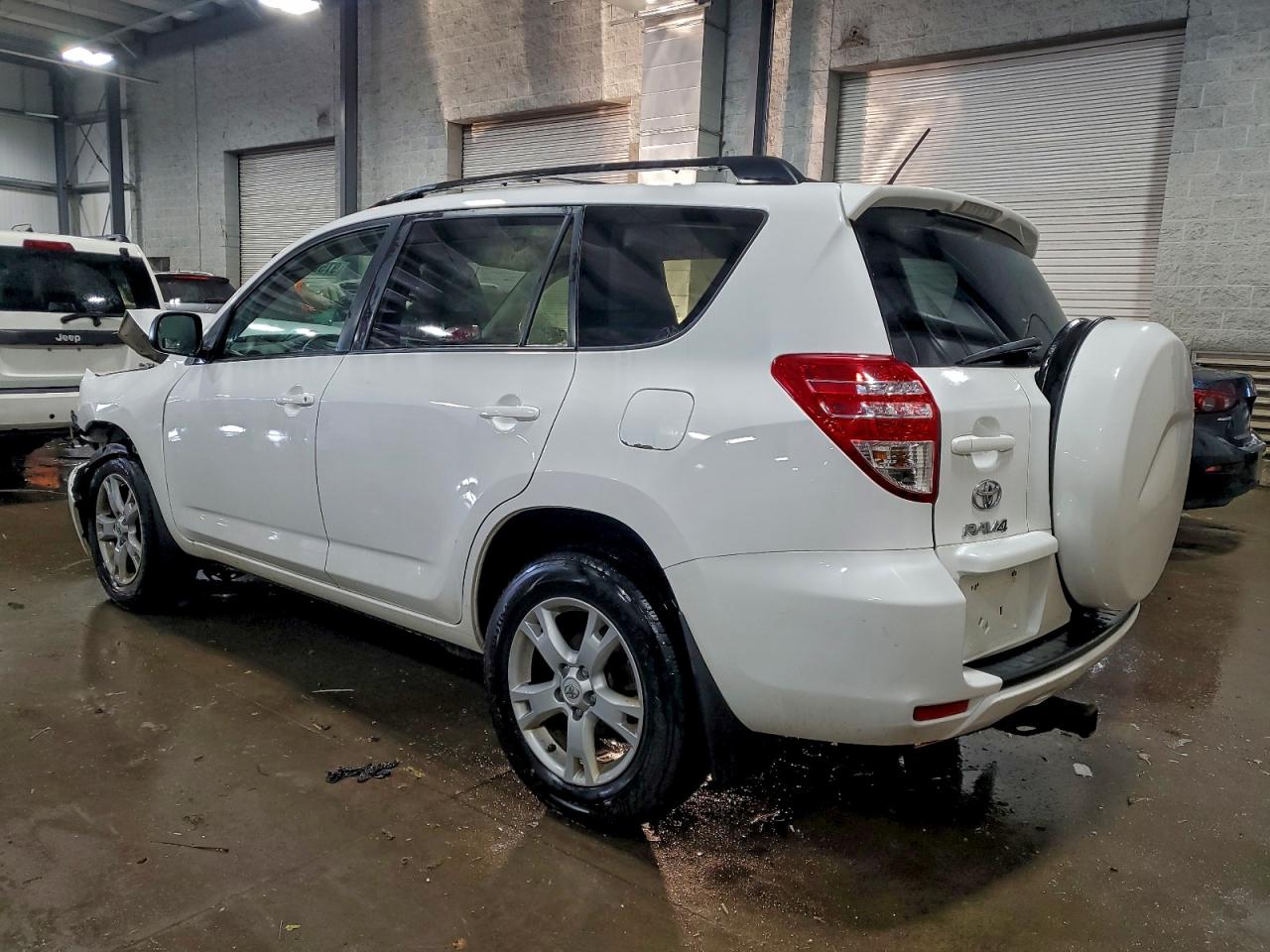 2012 TOYOTA RAV4 photo 2